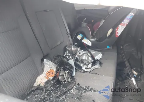 2018 Chevrolet Suburban Ls z USA, uszkodzony, nr VIN 1GNSCGKC7JR352612